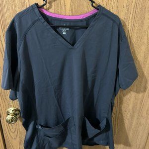 Med Couture Touch Women's V-Neck Shirttail Top